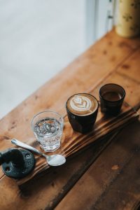 Kaffe och vatten på kontoret